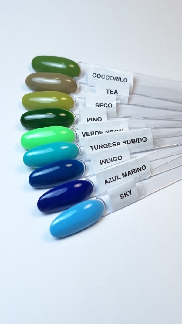 5773852a-1372-4d57-a5a7-7a1186234c0b Colección de 9 esmaltes azules y verdes