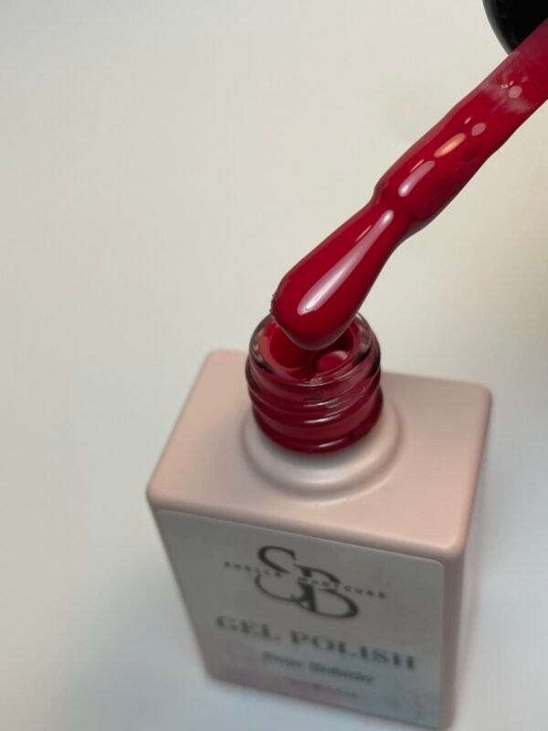 Gel polish rojo subido